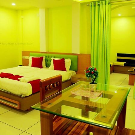 Hotel Royal Plaza Residency Cheruppulasseri Exterior foto