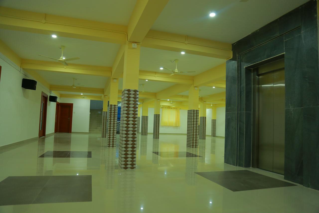 Hotel Royal Plaza Residency Cheruppulasseri Exterior foto