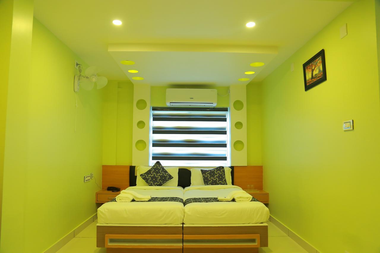 Hotel Royal Plaza Residency Cheruppulasseri Exterior foto