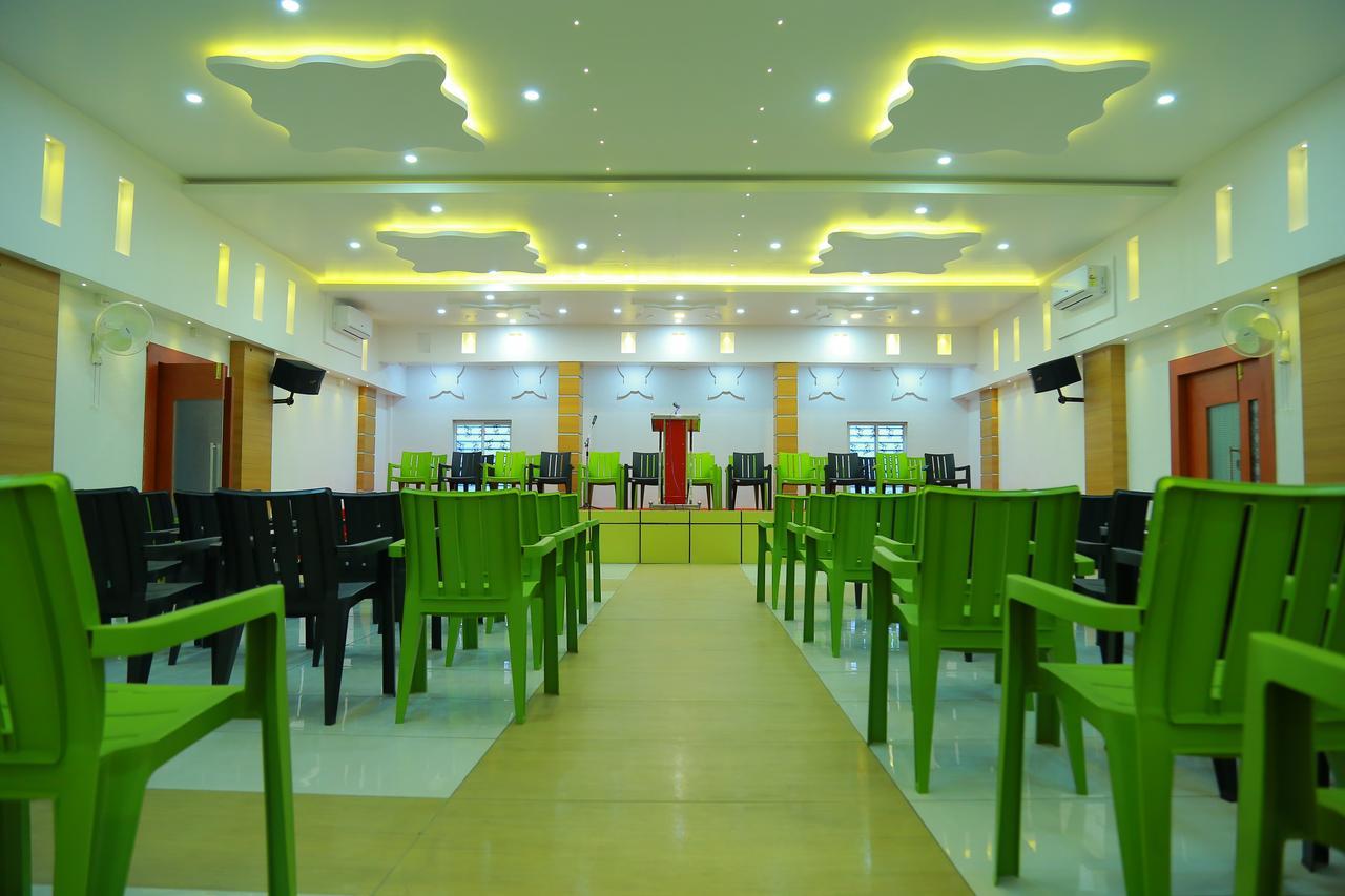Hotel Royal Plaza Residency Cheruppulasseri Exterior foto