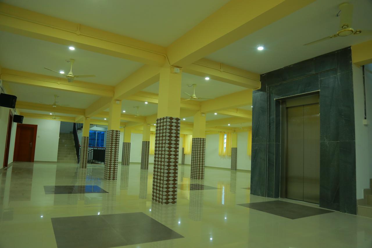 Hotel Royal Plaza Residency Cheruppulasseri Exterior foto