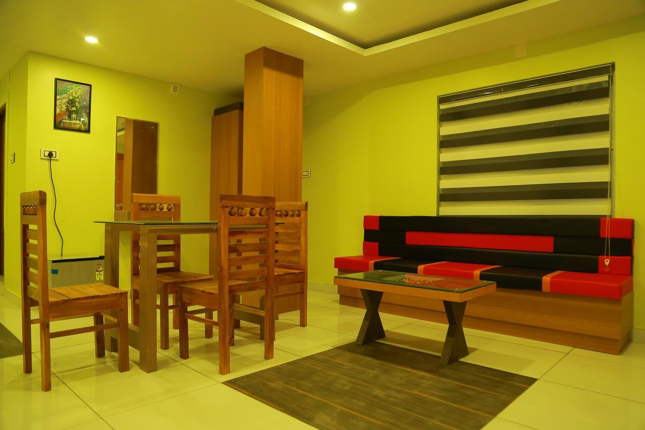 Hotel Royal Plaza Residency Cheruppulasseri Exterior foto